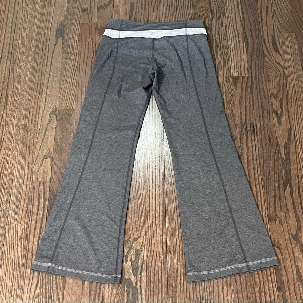 Lululemon | Gray Flare leggings Midrise women’s size 6 29” inseam yoga EUC - Picture 4 of 11